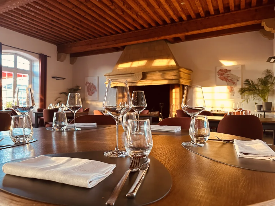 Salle de La Maison des Beaujolais, restaurant et cave à Belleville-en-Beaujolais