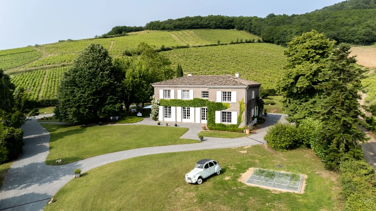Façade en pierre de la Villa Saint-Lager