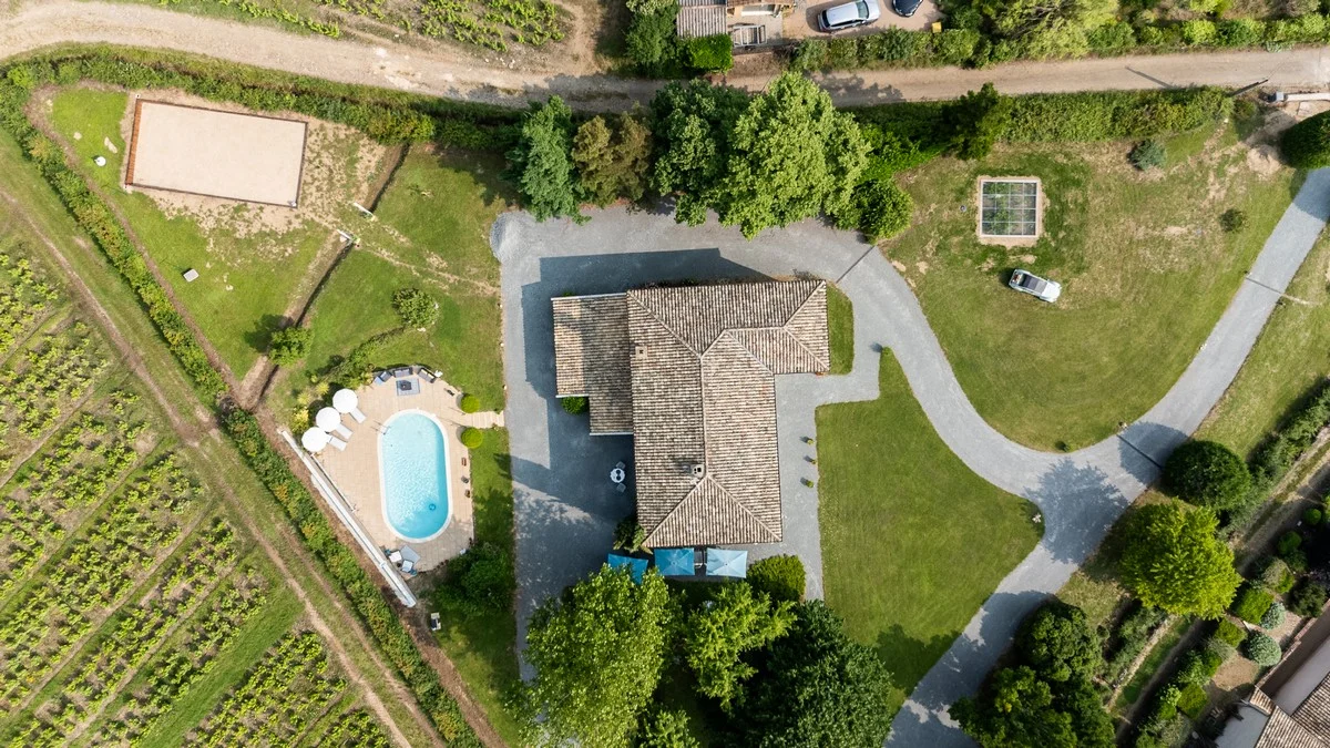 Piscine de la Villa Saint-Lager avec vue sur les vignes