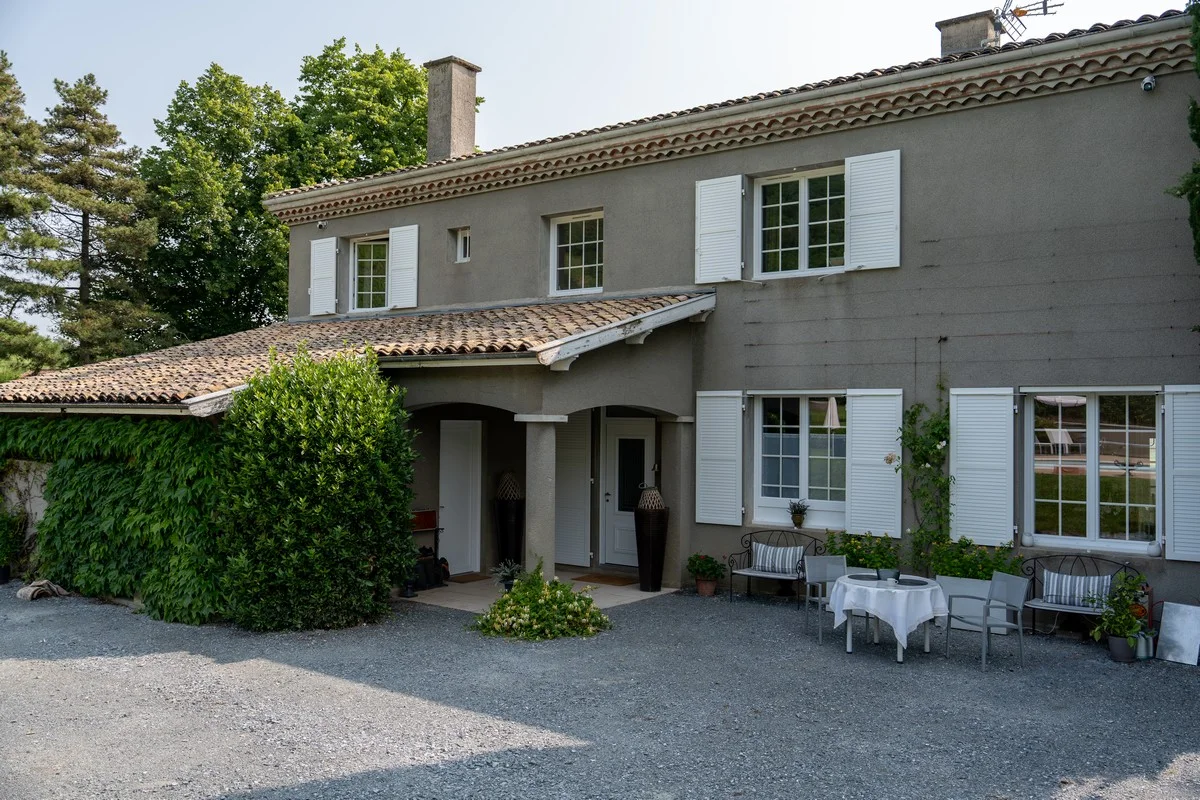 Le porche d'entrée de la Villa Saint-Lager