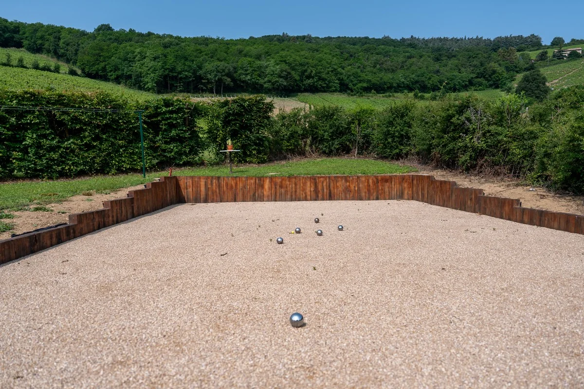 Vue sur la piscine depuis la terrasse