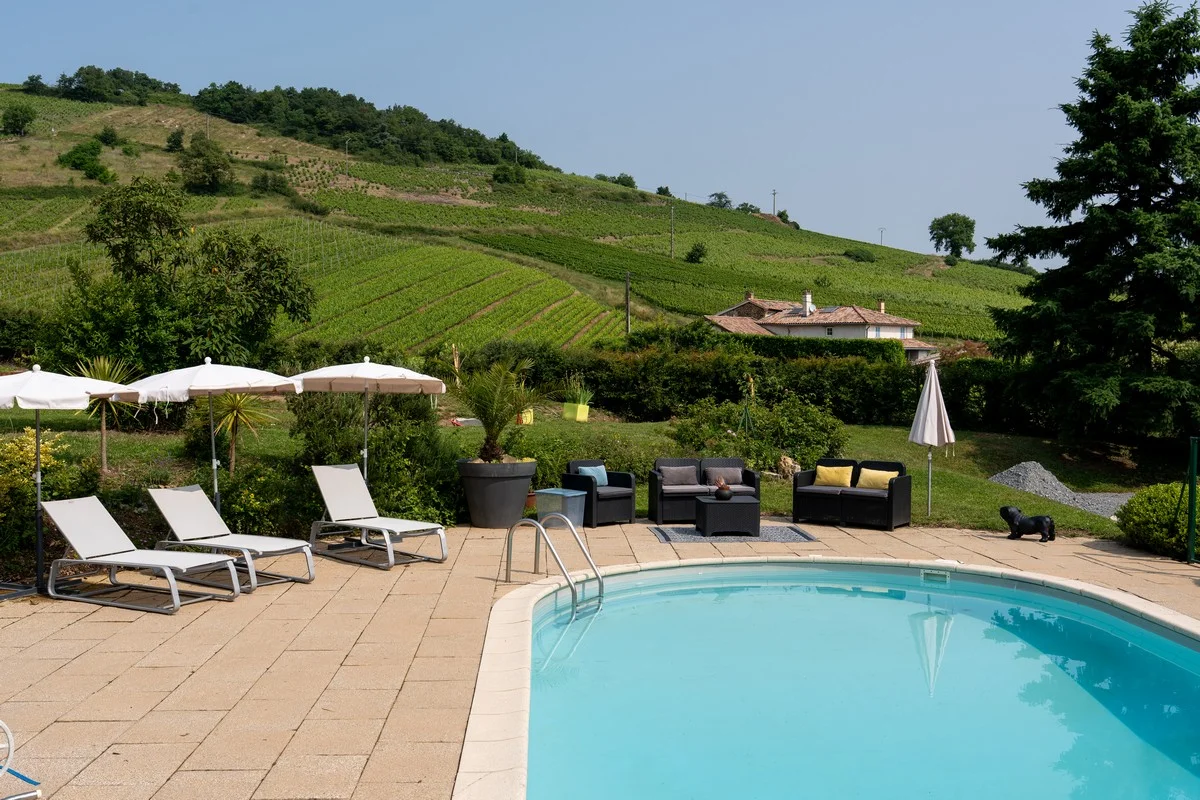 Le grand jardin de la Villa Saint-Lager, calme et verdure