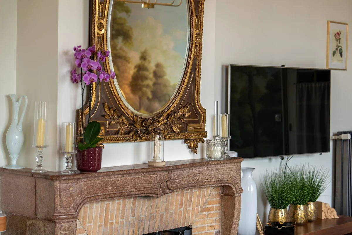 Détail d’un meuble ancien dans les salons