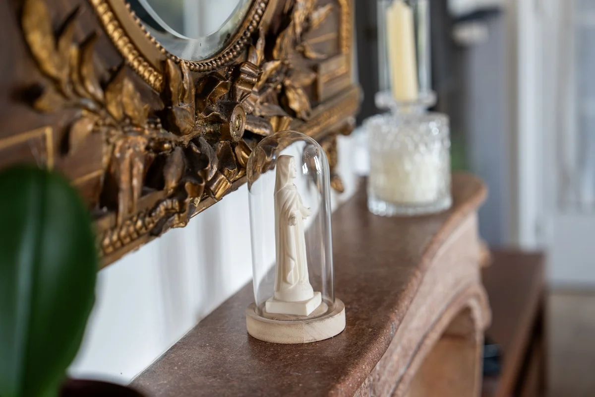 Décoration soignée d'un couloir de la maison