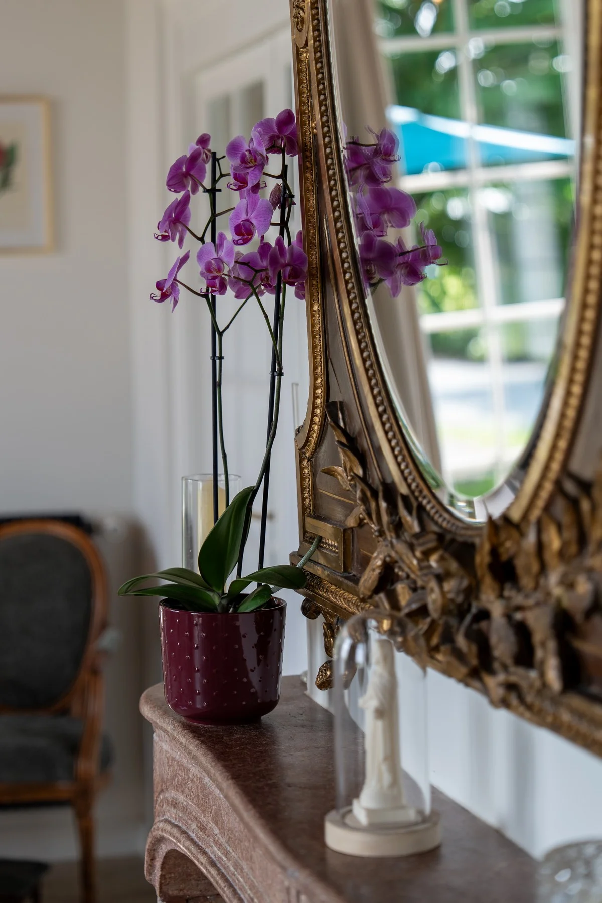 Chambre Mont Brouilly — détail décoratif, ambiance chaleureuse et raffinée