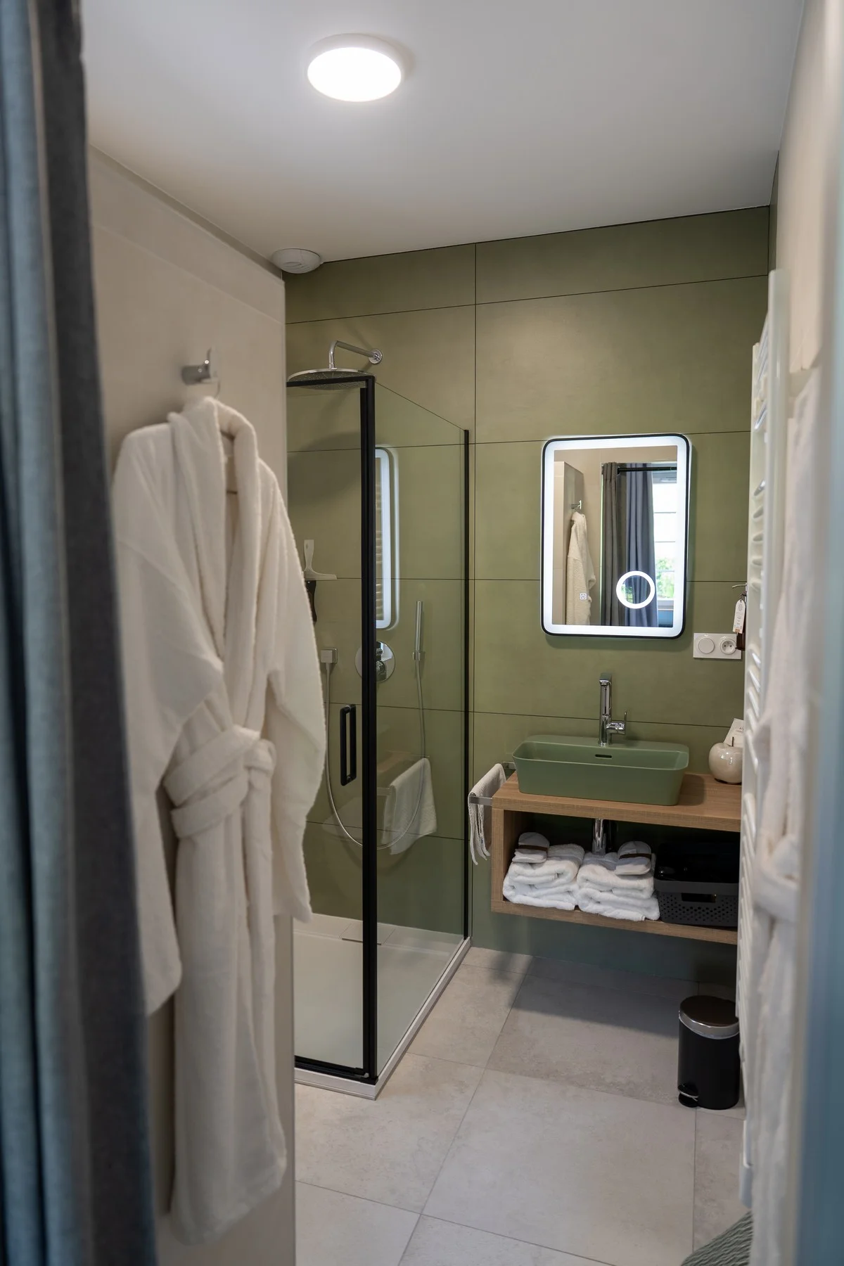 Chambre Mont Brouilly — salle de bain privative aux finitions haut de gamme