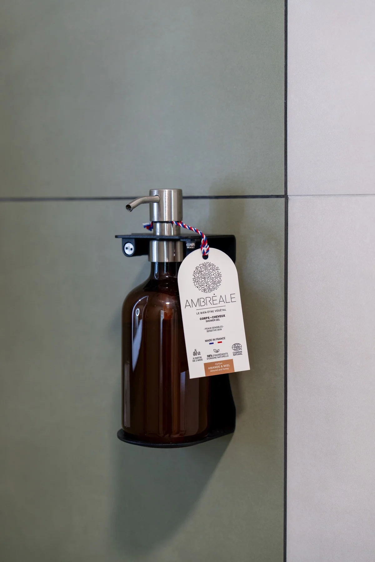 Chambre Mont Brouilly — produits de soin de la salle de bain