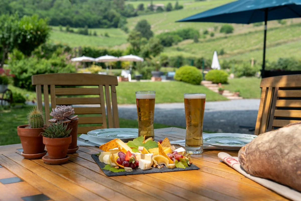 Fruits frais et jus pressés au petit-déjeuner