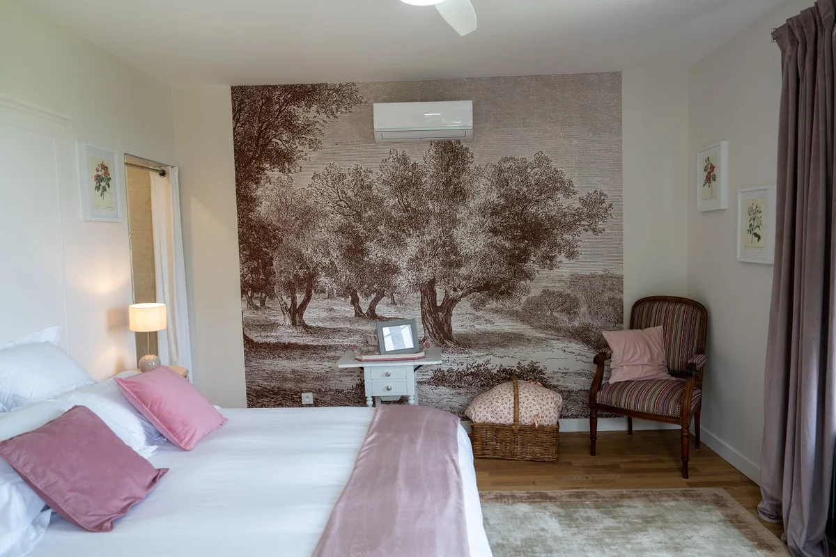 Chambre Mont Blanc — lumière naturelle et panorama sur le vignoble