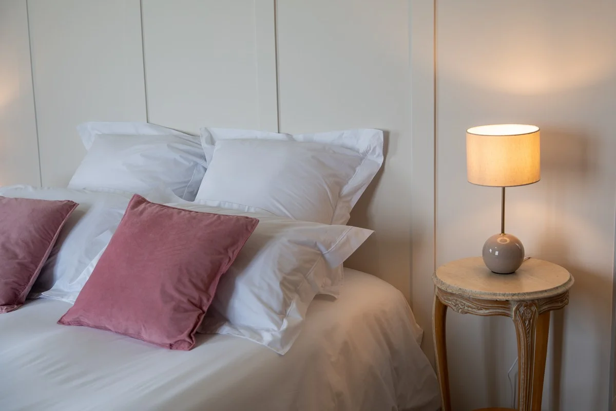 Chambre Mont Blanc — ambiance chaleureuse avec éclairage tamisé en soirée