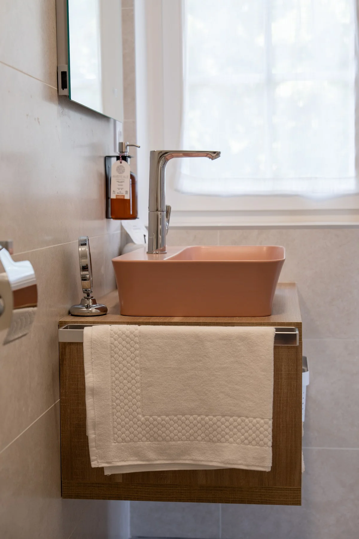 Chambre Mont Blanc — espace bain lumineux et soigné