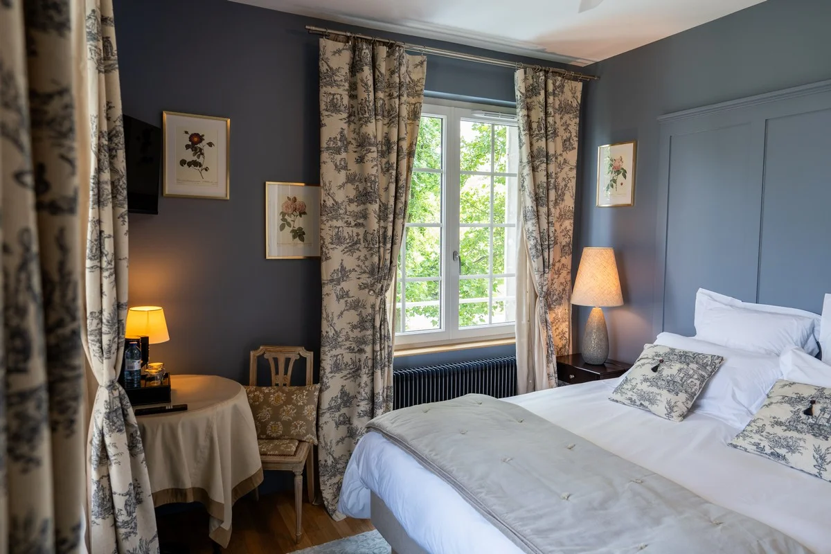 Chambre Mont Verdun — lumière naturelle et panorama sur le vignoble