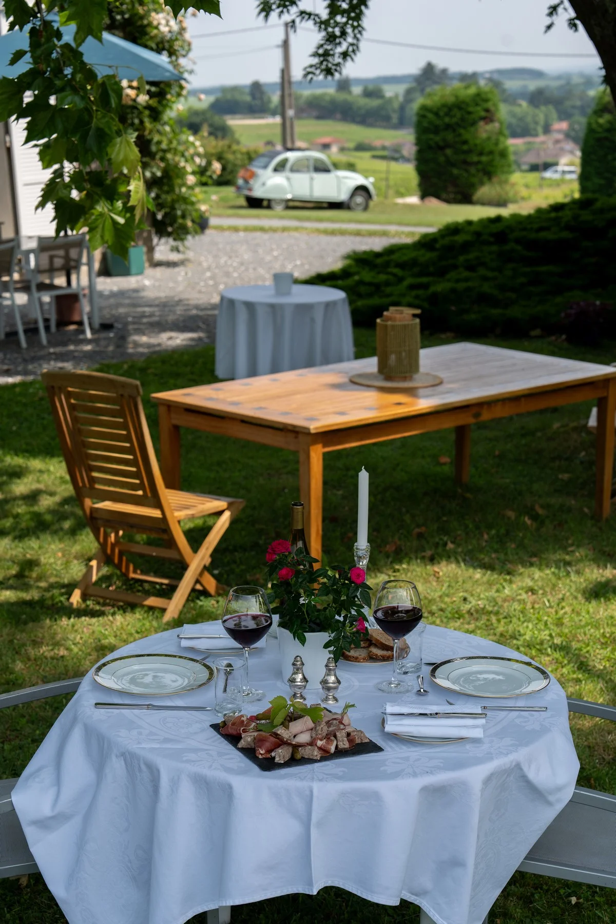 Coin ombragé du jardin pour se reposer