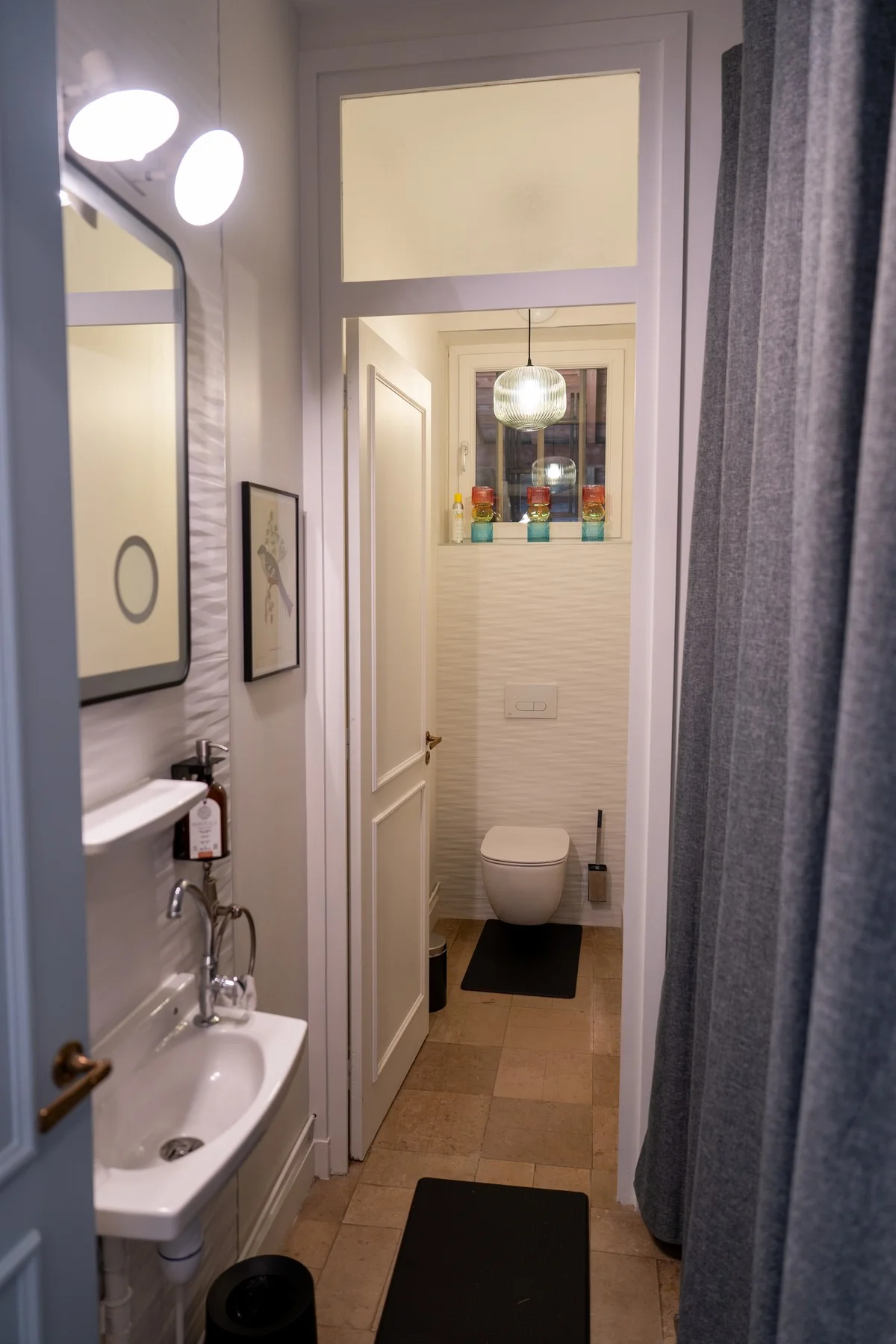 Décoration soignée d'un couloir de la maison