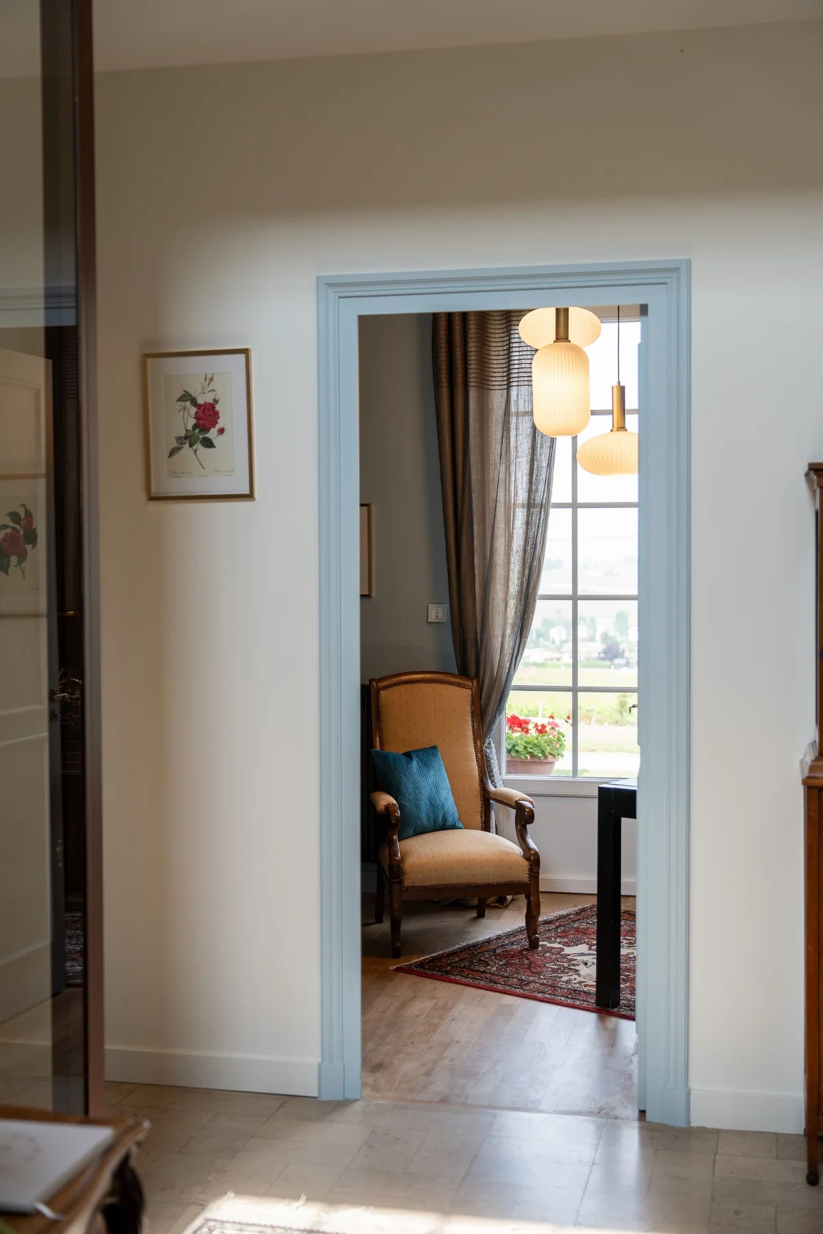 Coin lecture aménagé dans un salon de la Villa