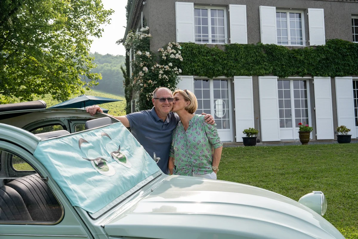 Détail rétro de la 2CV garée devant la Villa