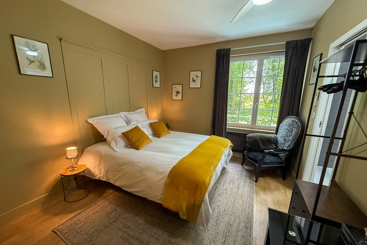 Chambre Mont d'Or — chambre soigneusement préparée pour vos nuits